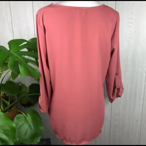 NWT Tovia blouse top mauve 3/4 length sleeve gold tone accent - Picture 2 of 2